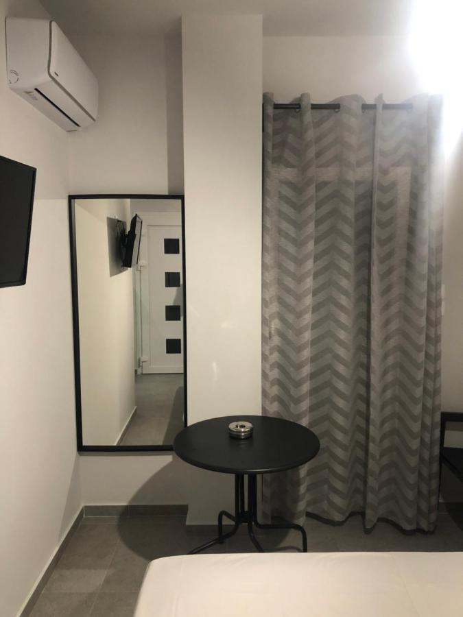 Black In Square Flats Pefkochori Exterior photo